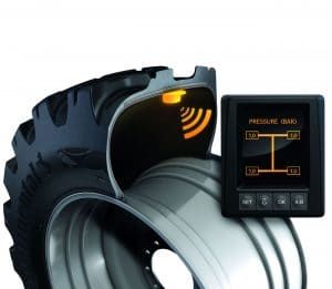 Der TractorMaster Hybrid-Reifen mit ContiPressureCheck überwacht Temperatur und Luftruck im Reifen.