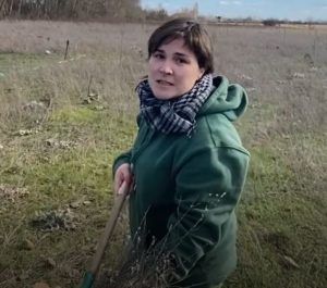 Nazaret Mateos Alvarez bei der Arbeit. Foto: Screenshot/Innovation Award for Women farmers