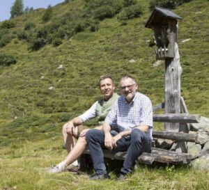 Sprinzenzüchter Alois Mair und Zuchtleiter Christian Moser auf der Arztaler Alm.