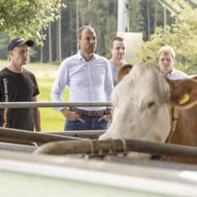 Lindinger informiert sich auch direkt auf den Höfen.