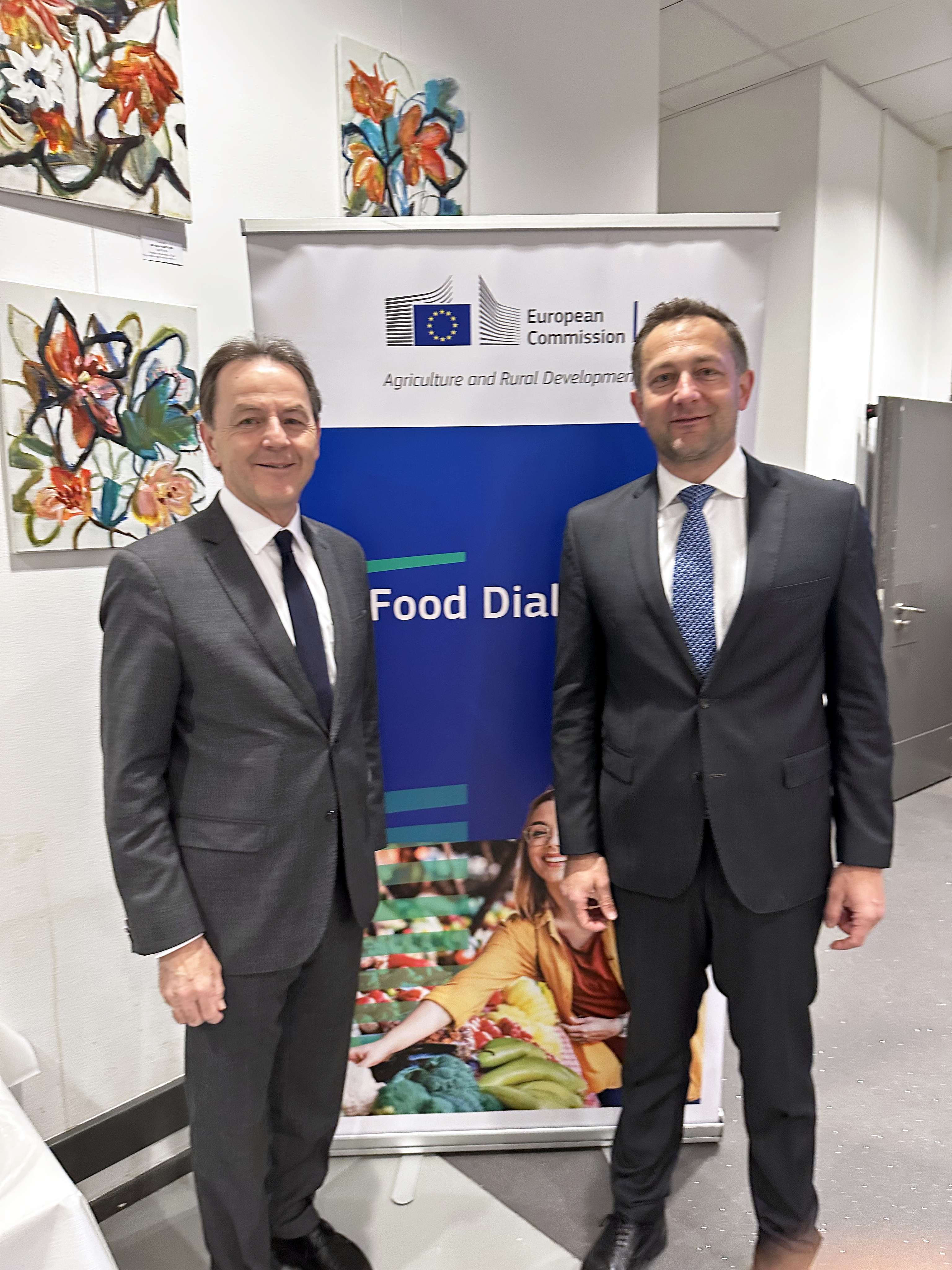 Copa-Vize Berlakovich im Austausch mit Agrarkommissar Hansen.