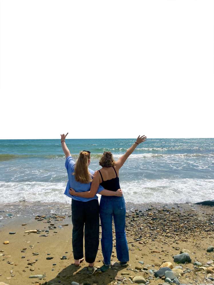 Zwei Frauen am Meer