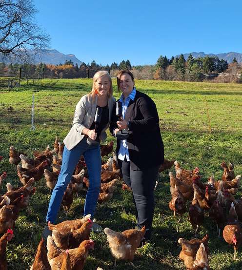 Gerhild Thomasser mit Sabine Kronberger