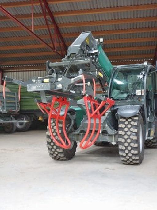 MX500 mit Silageballengreifer