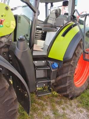 Breiter Einstieg mit schmalen Stufen