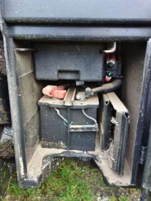Der Batteriekasten schließt nicht staubdicht.