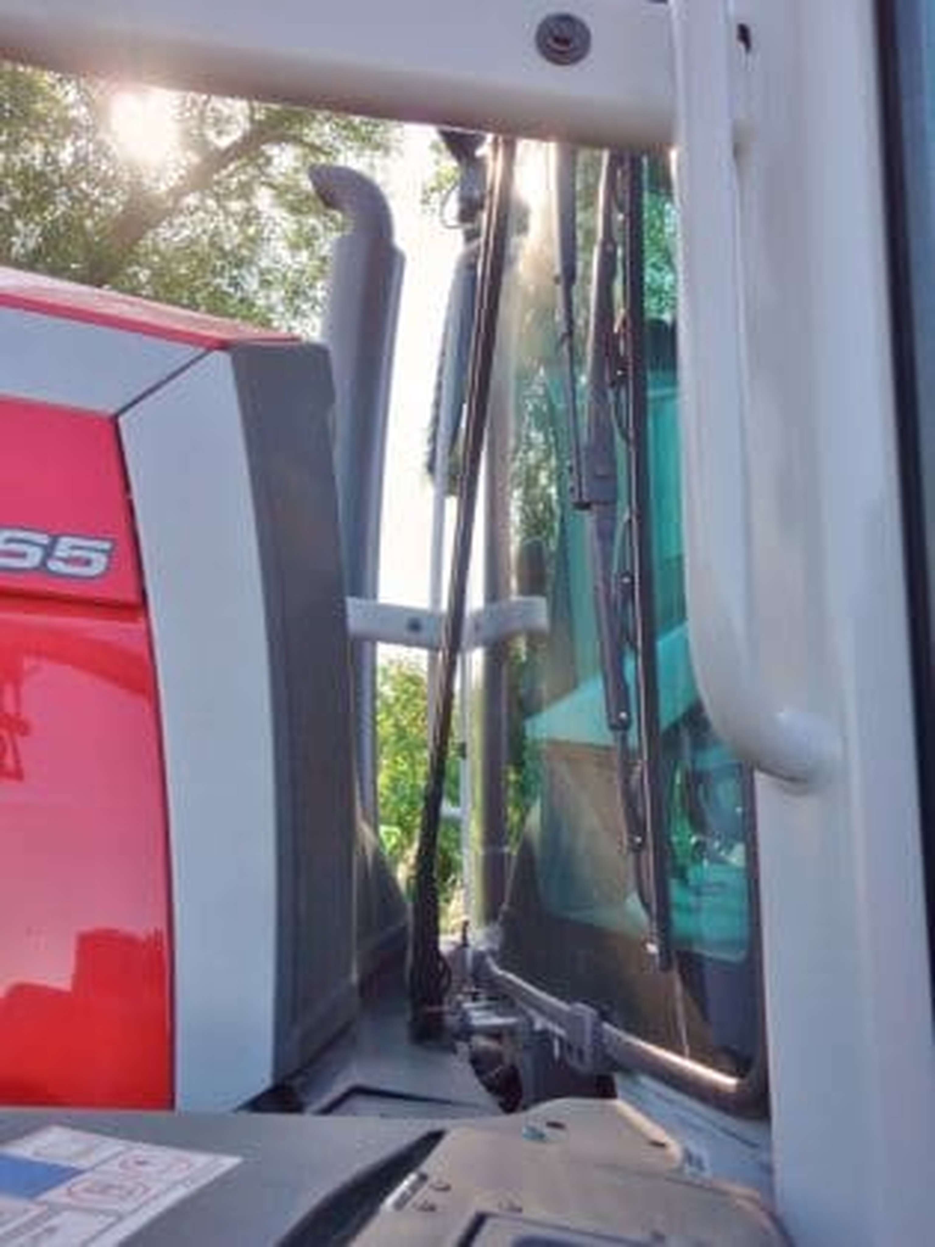 Die großzügige Lücke zwischen Motorraum und Kabine sorgt auch für Ruhe beim Fahren.