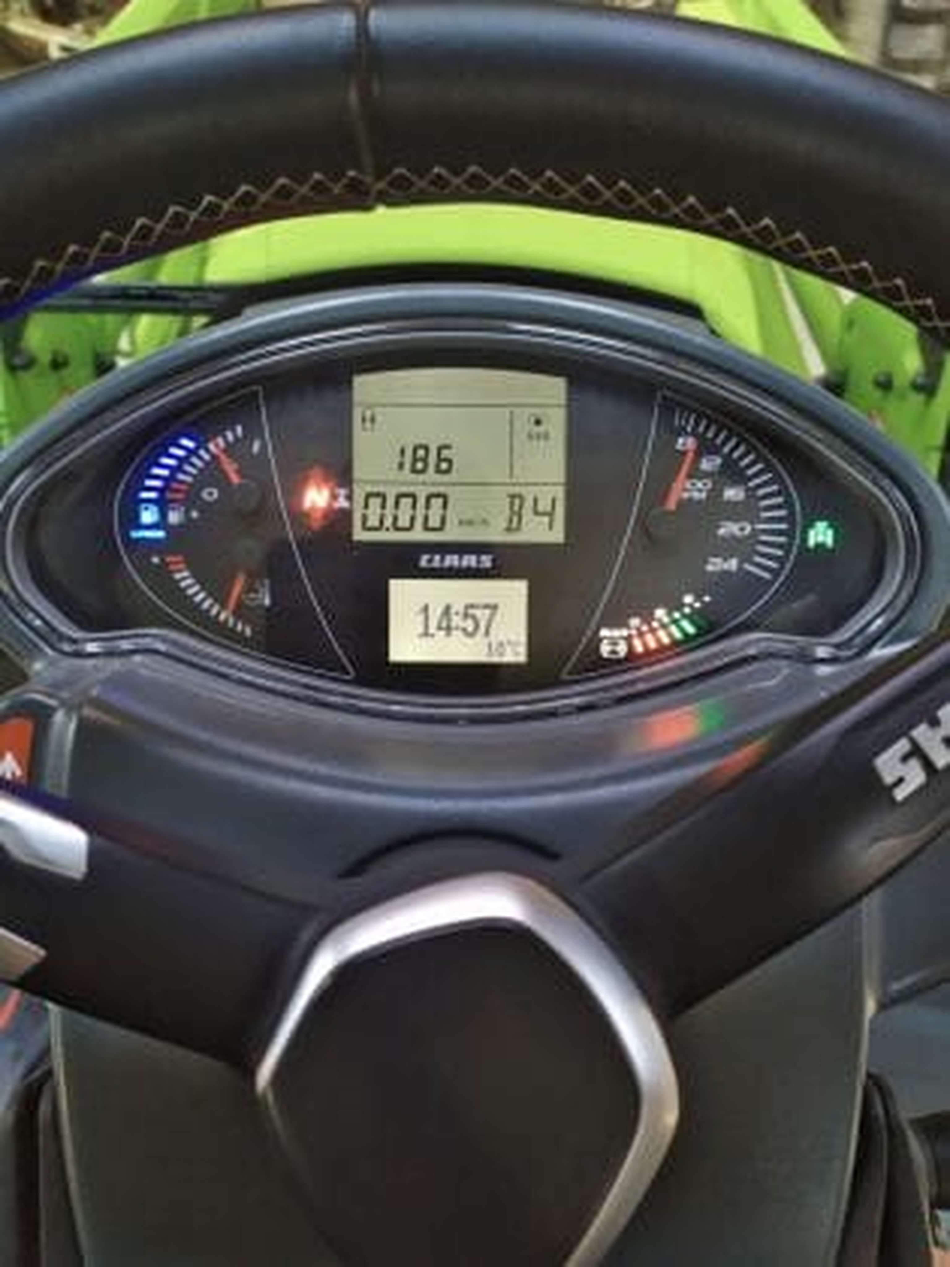 Armaturenbrett und Lederlenkrad