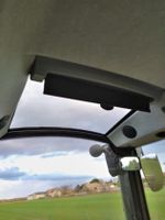 Dachfenster mit verschiebbarer Sonnenblende: sehr gut für den Frontladereinsatz geeignet