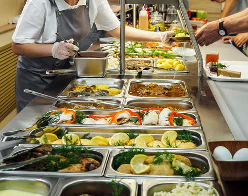 Buffet in einer Gemeinschaftsküche