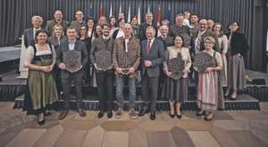 Verleihung der Erbhoftafel an bäuerliche Betriebe