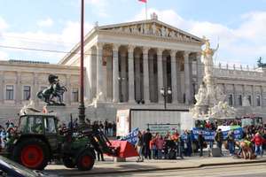 Parlament mit Traktoren