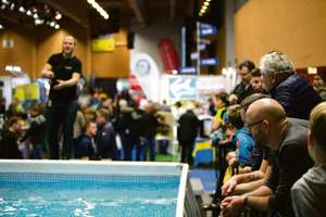 Vorführung am Flyfishing Pool