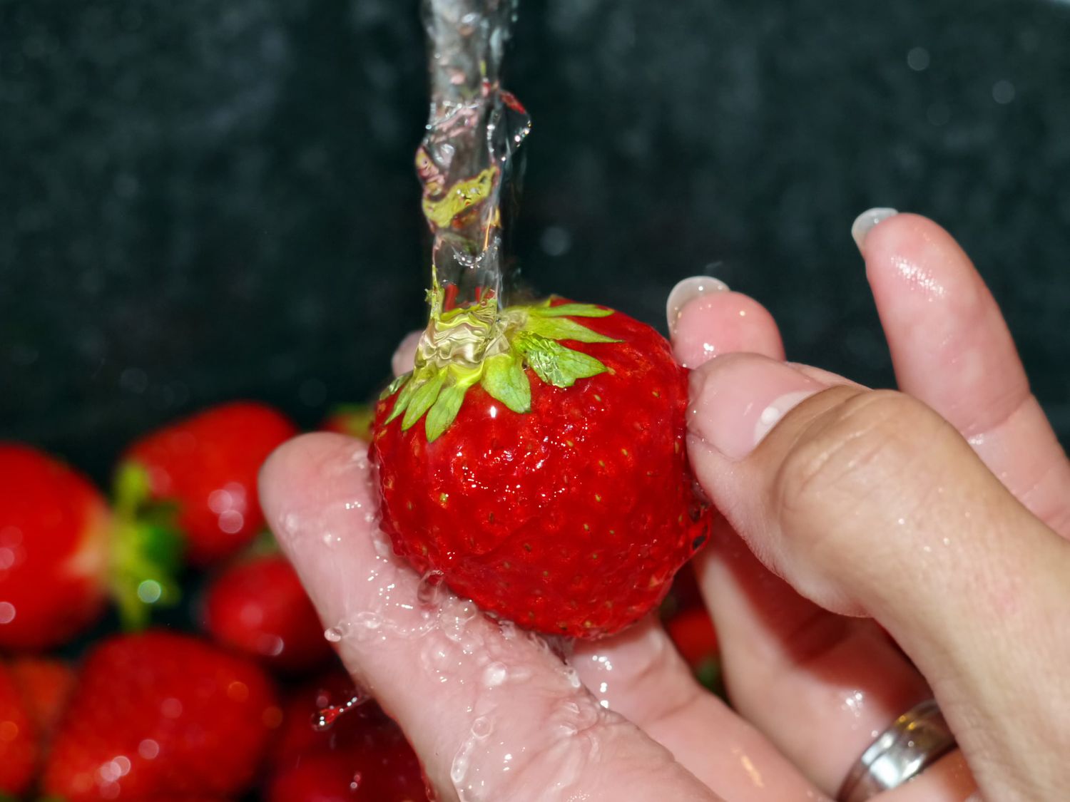 Erdbeeren Abwaschen