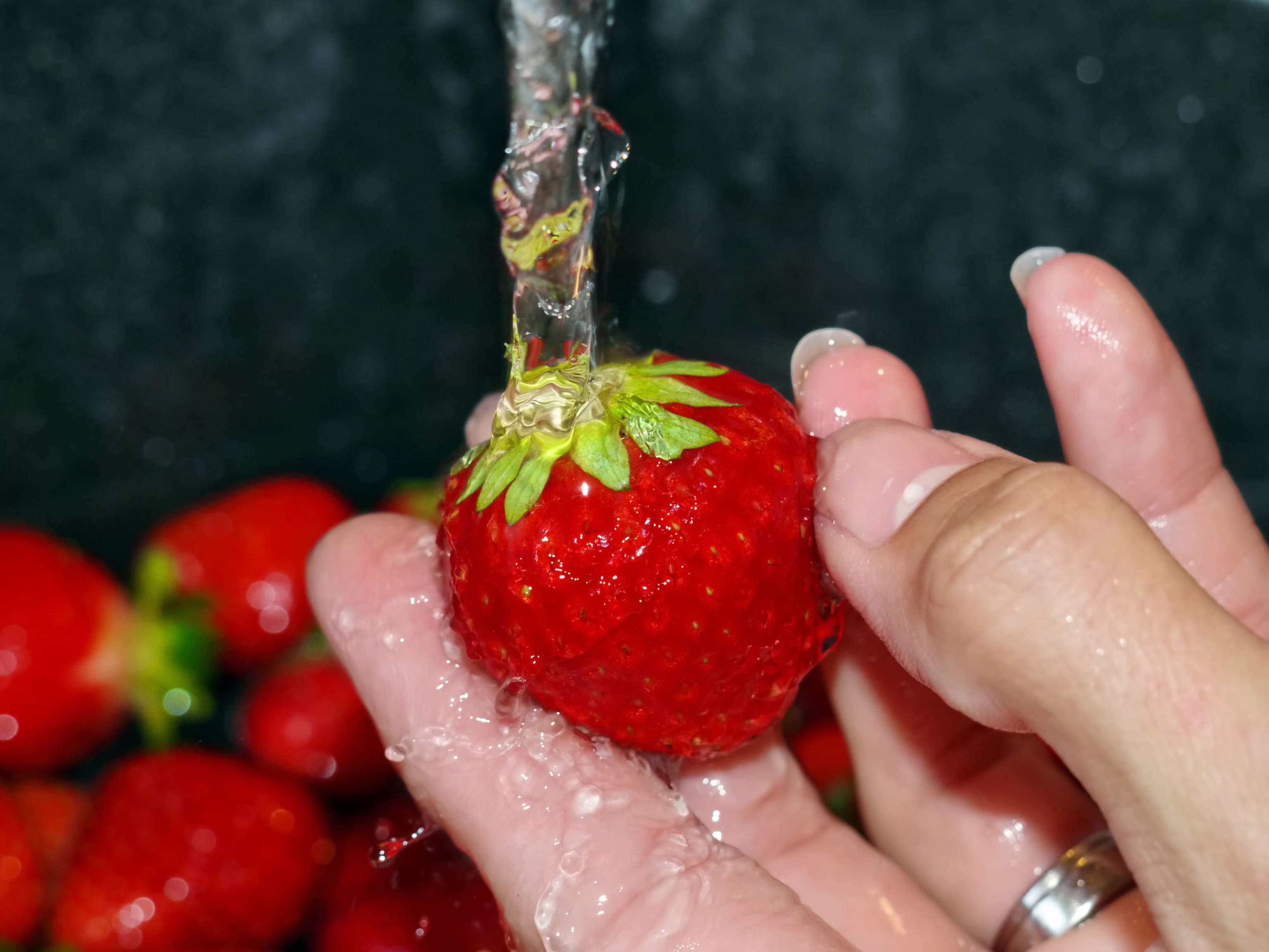 Erdbeeren Abwaschen