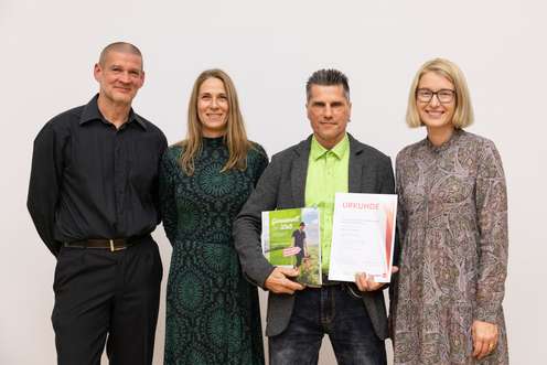 Thomas Schwarzenbrunner (Land OÖ), Barbara Horvat (Regionalbetreuerin Gesundes OÖ), Christian Bierbaumer, Christine Haberlander
