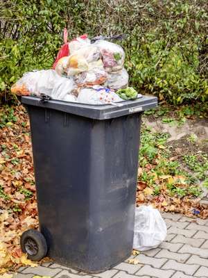 Volle Mülltonne