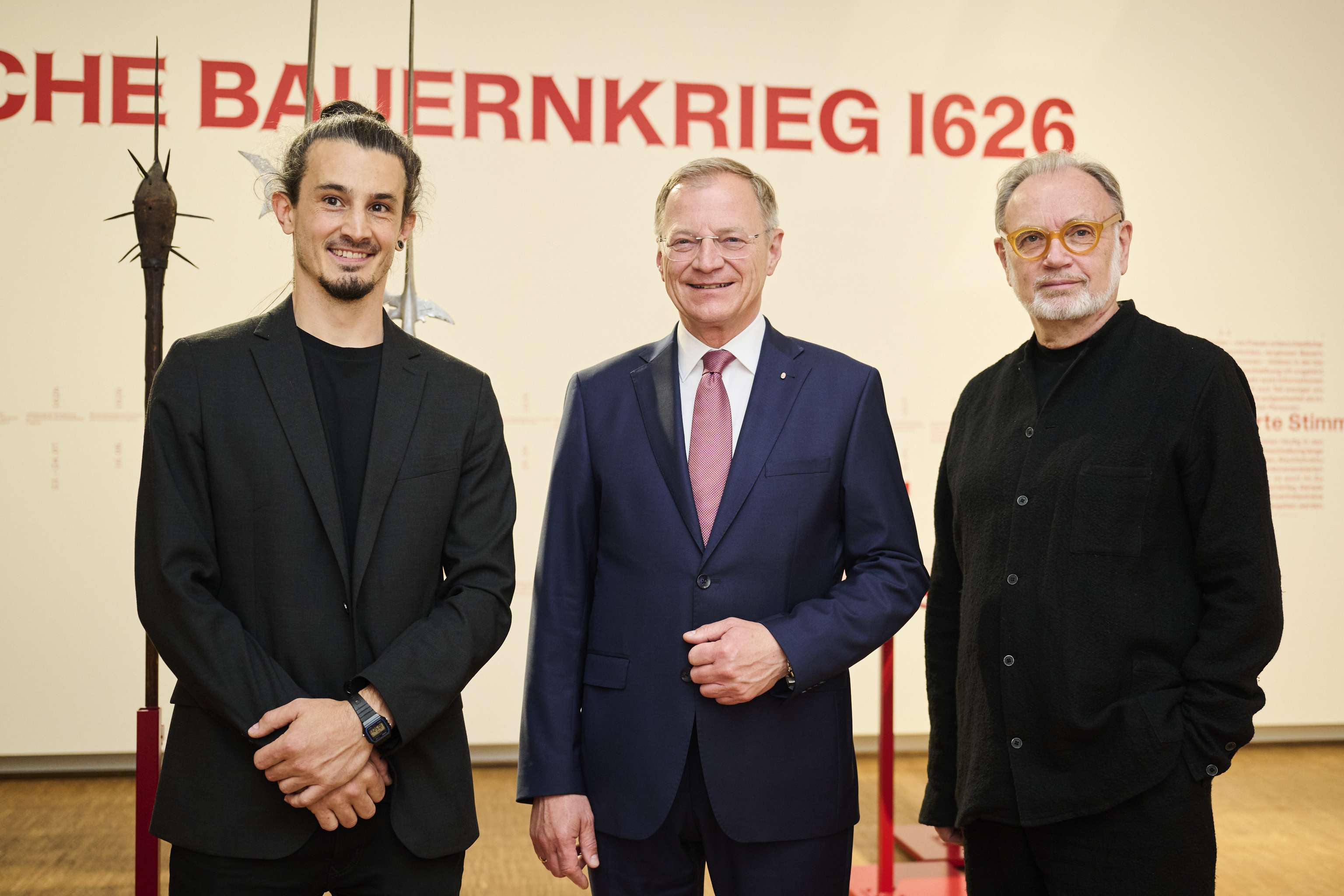 Konstantin Ferihumer, Kurator der Ausstellung; Landeshauptmann Thomas Stelzer;  Alfred Weidinger, Wiss. Geschäftsführer OÖ Landes-Kultur GmbH