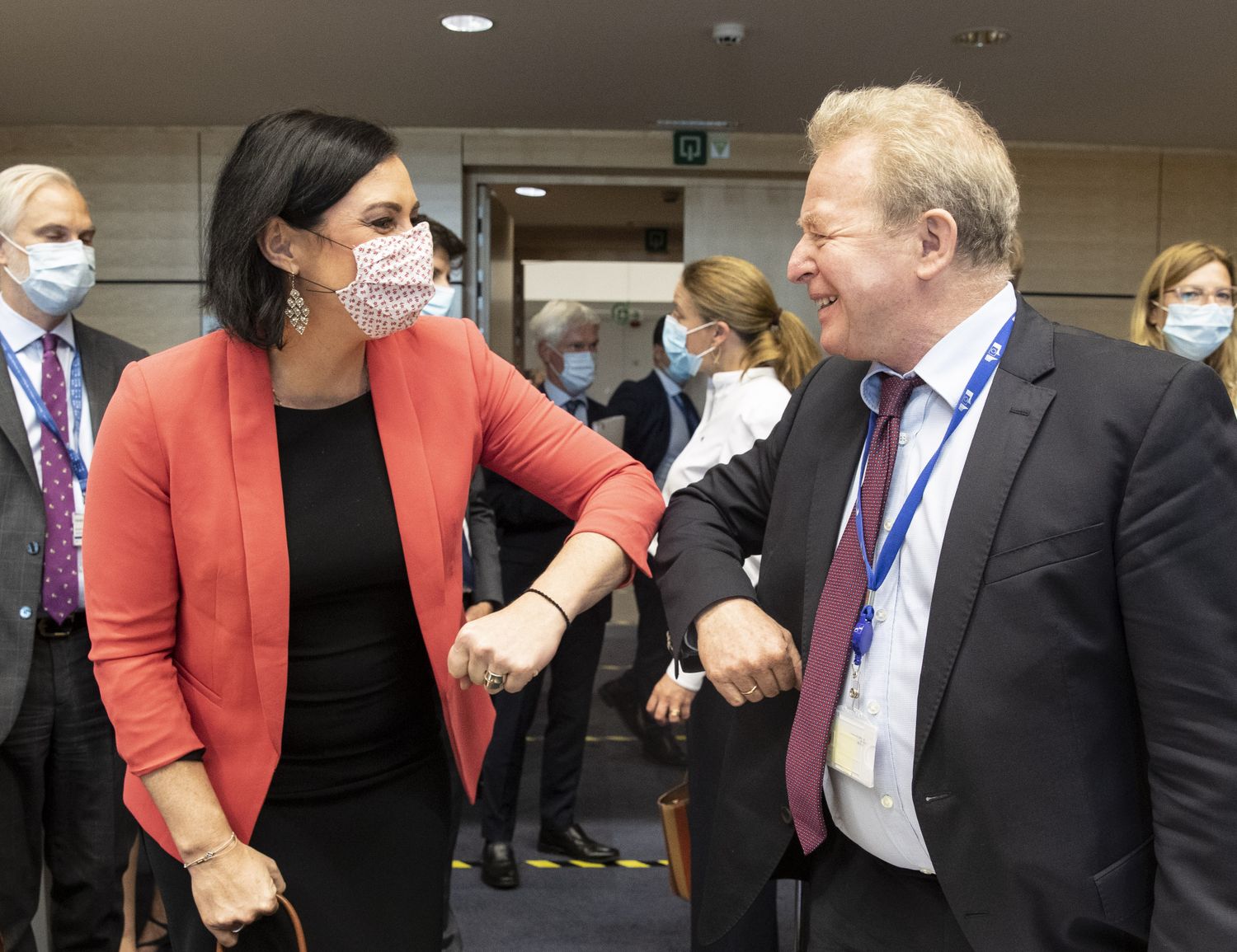Landwirtschaftsministerin Elisabeth Köstinger und EU-Agrarkommissar Janusz Wojciechowski beim EU-Agrarrat in Brüssel.