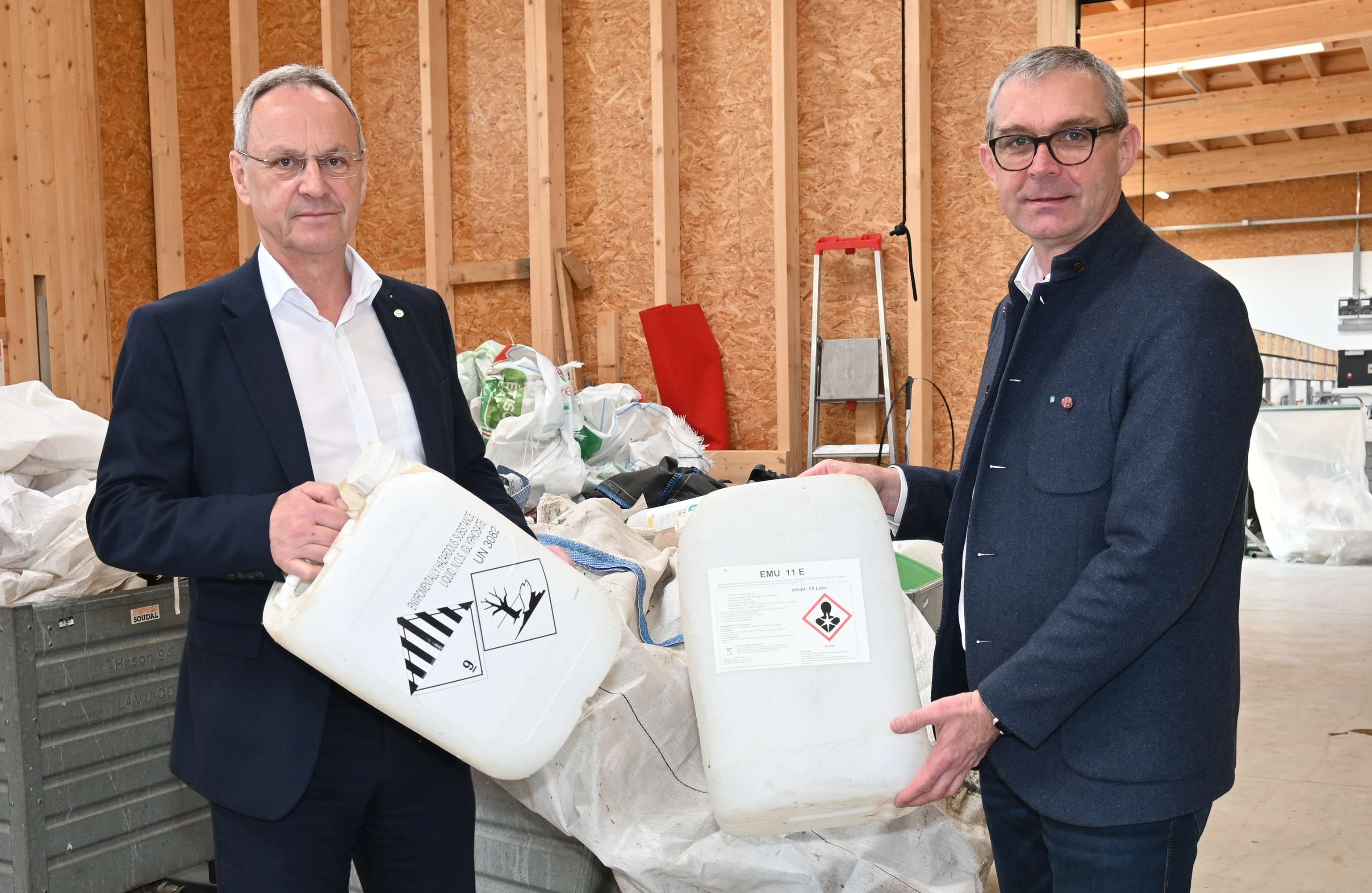 V.l.: Der Vorsitzende des Landesabfallverbandes Roland Wohlmuth und Landwirtschaftskammer-Präsident Franz Waldenberger