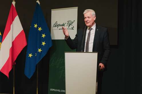 Anton Kasser am Rednerpult