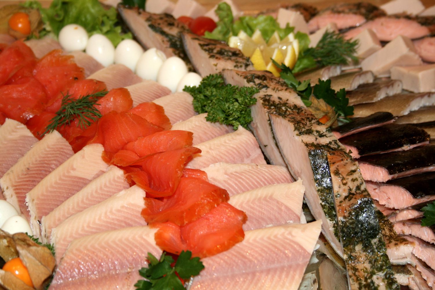 Als schmackhafte Alternative zu Fleisch bietet sich Fisch an. FOTO: DV-Verband Linecker