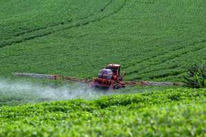 Traktor mit Spritze