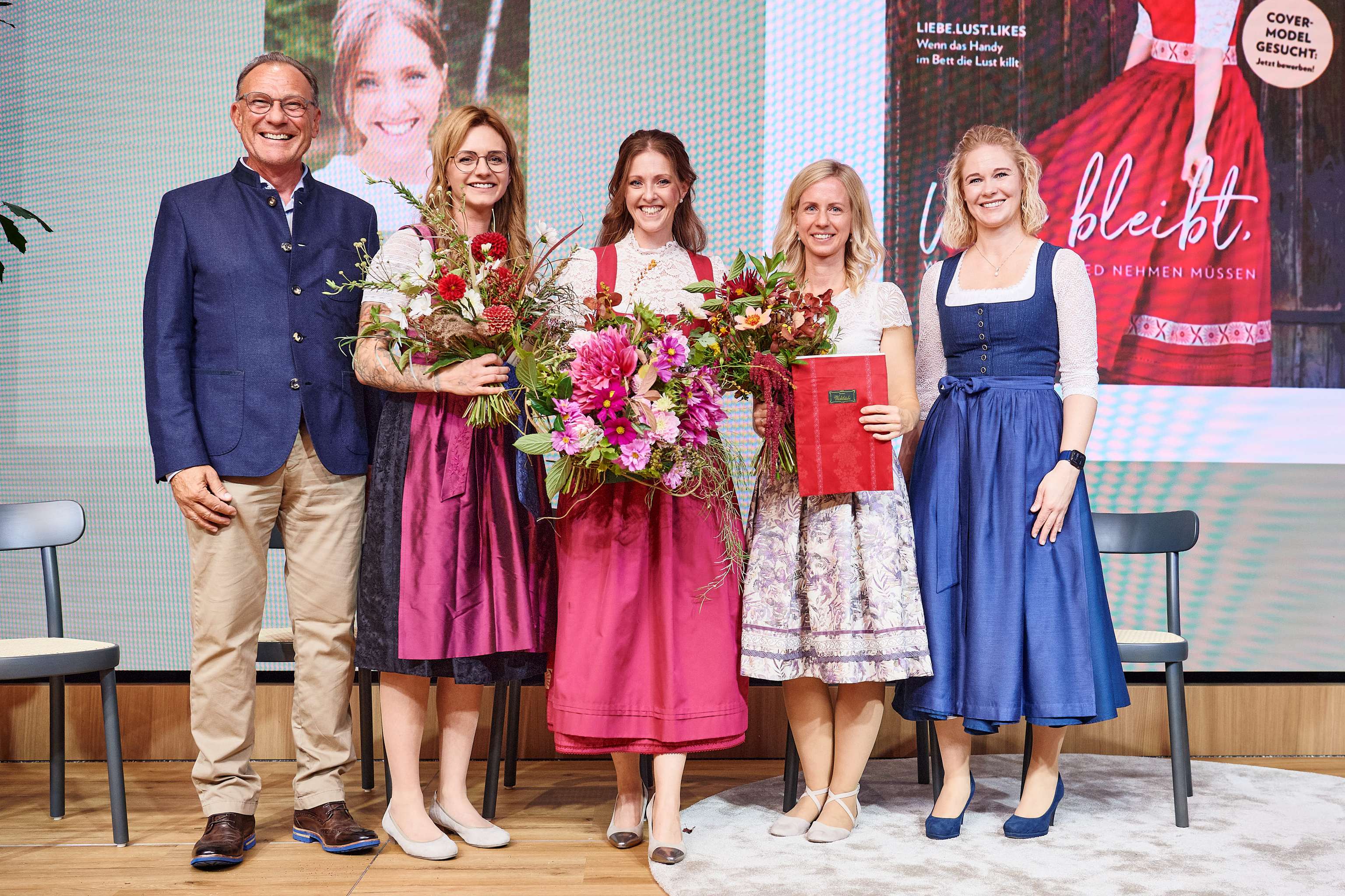 Josef Rumer, Isolde Hochgatterer (3. Platz) Siegerin Katharina Rapberger, Kerstin Berger (2. Platz), Andrea Kainberger (Trachten Wichtlstube)