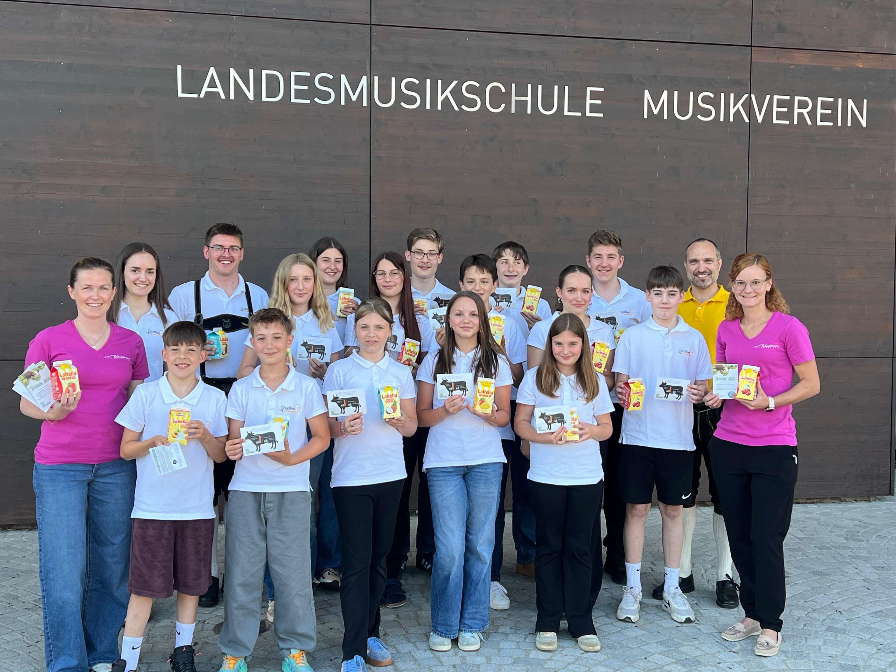 Gruppenfoto zum Weltmilchtag