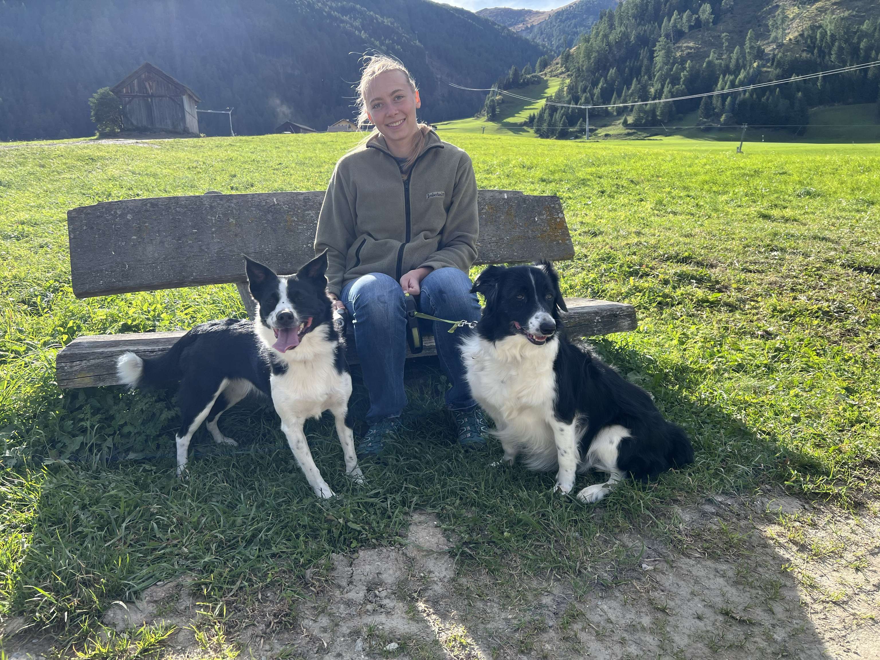 Heidi Kurz mit den Hunden