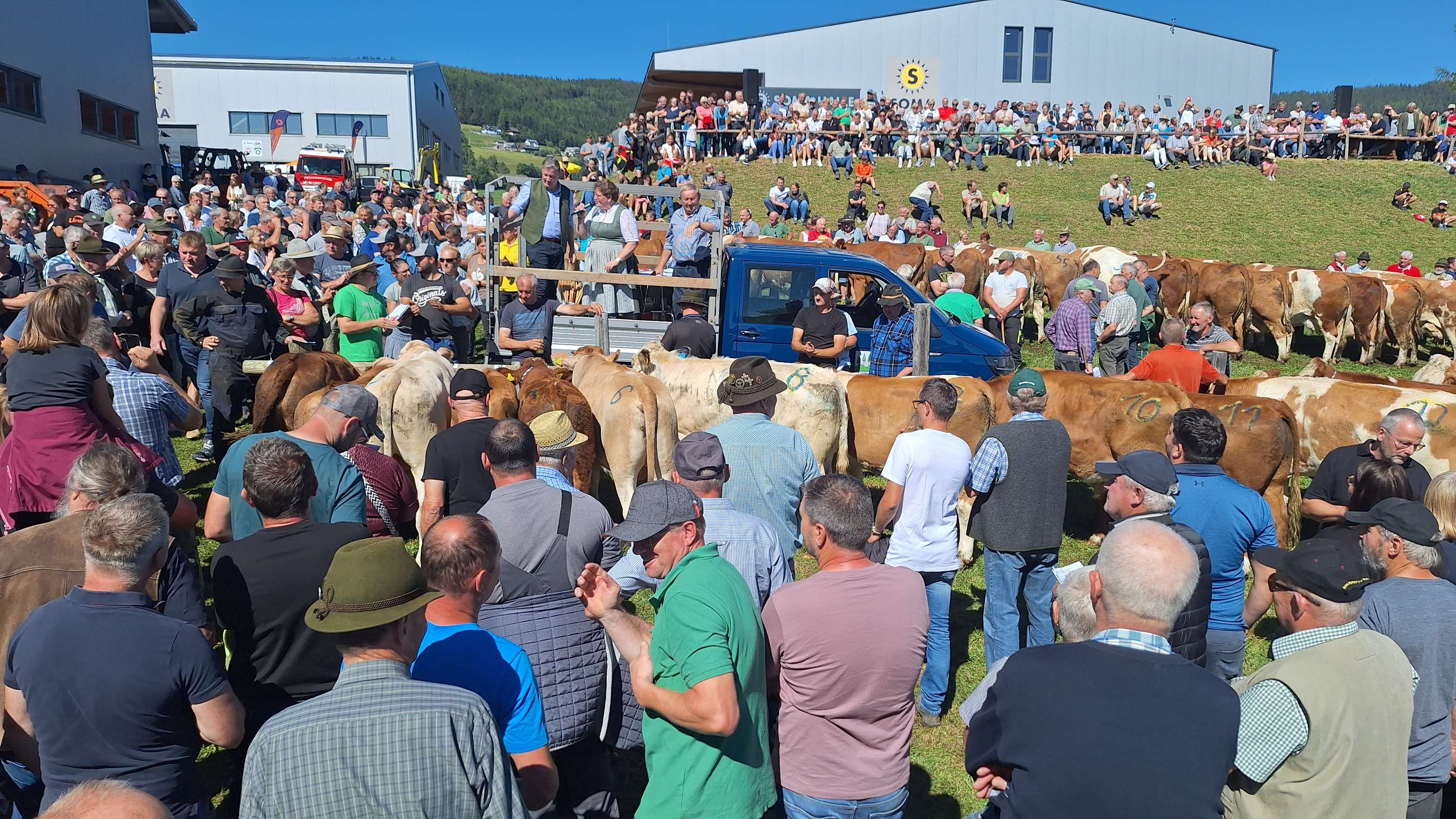 Sehr viele Menschen beim Ägydimarkt in Fischbach