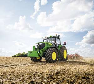 Traktor auf dem Feld