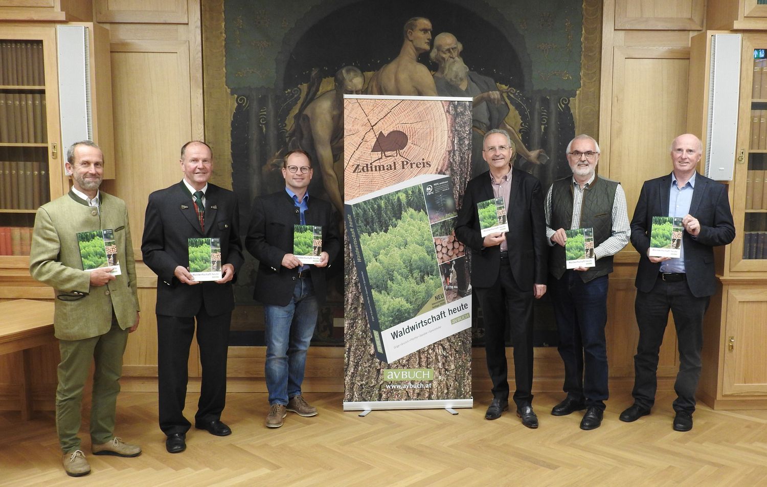 Bei der Buchpräsentation &#8220;Waldwirtschaft heute&#8221; – die Autoren mit Verleger:
Spreitzhofer, Gilge, Pfeiffer, Eder/avBUCH, Grulich und Sandler