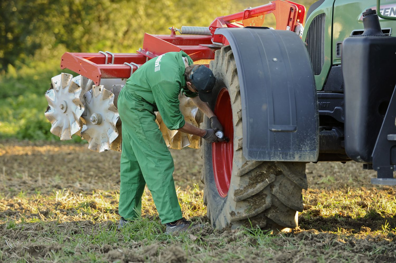 Im Idealfall wird der Reifendruck noch vor der Bodenbearbeitung den Gegebenheiten am Feld angepasst.