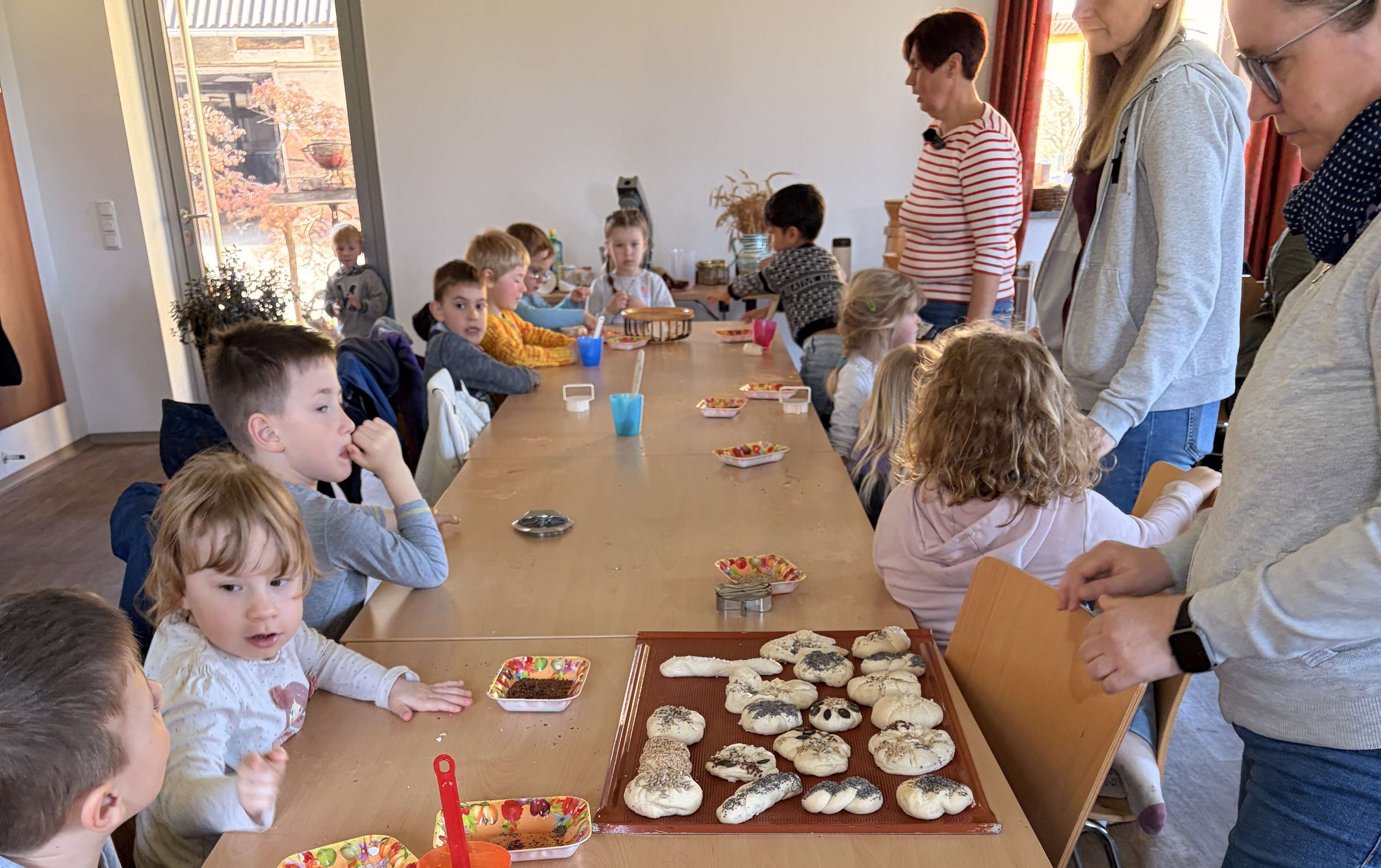 Kinder im Seminarraum am Erlebnisbauernhof Schwarz.
