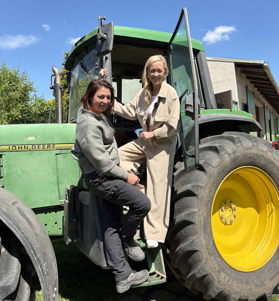 Trunner und Kronberger auf Traktor