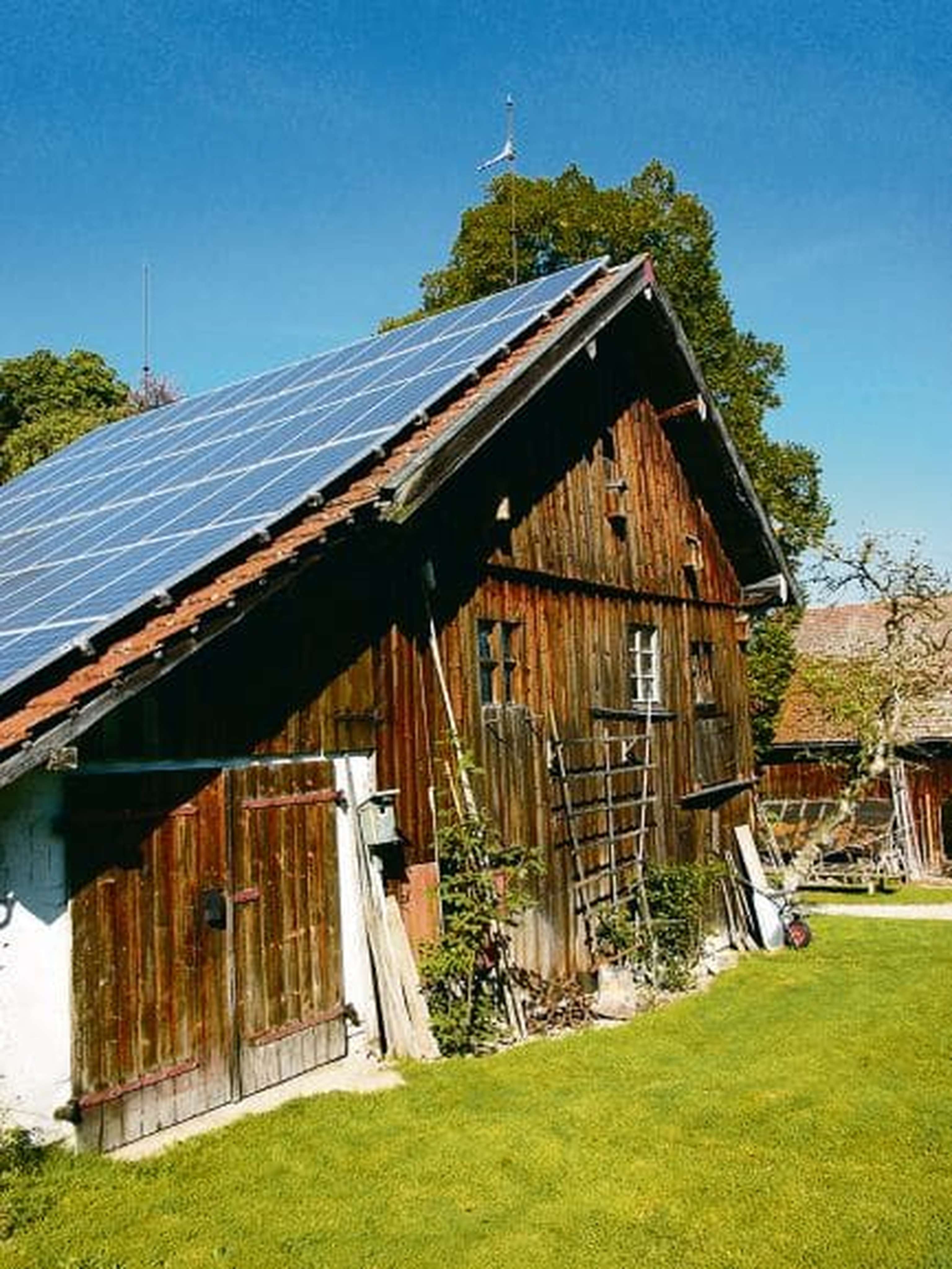 ScheunemitSolaranlage.jpg
