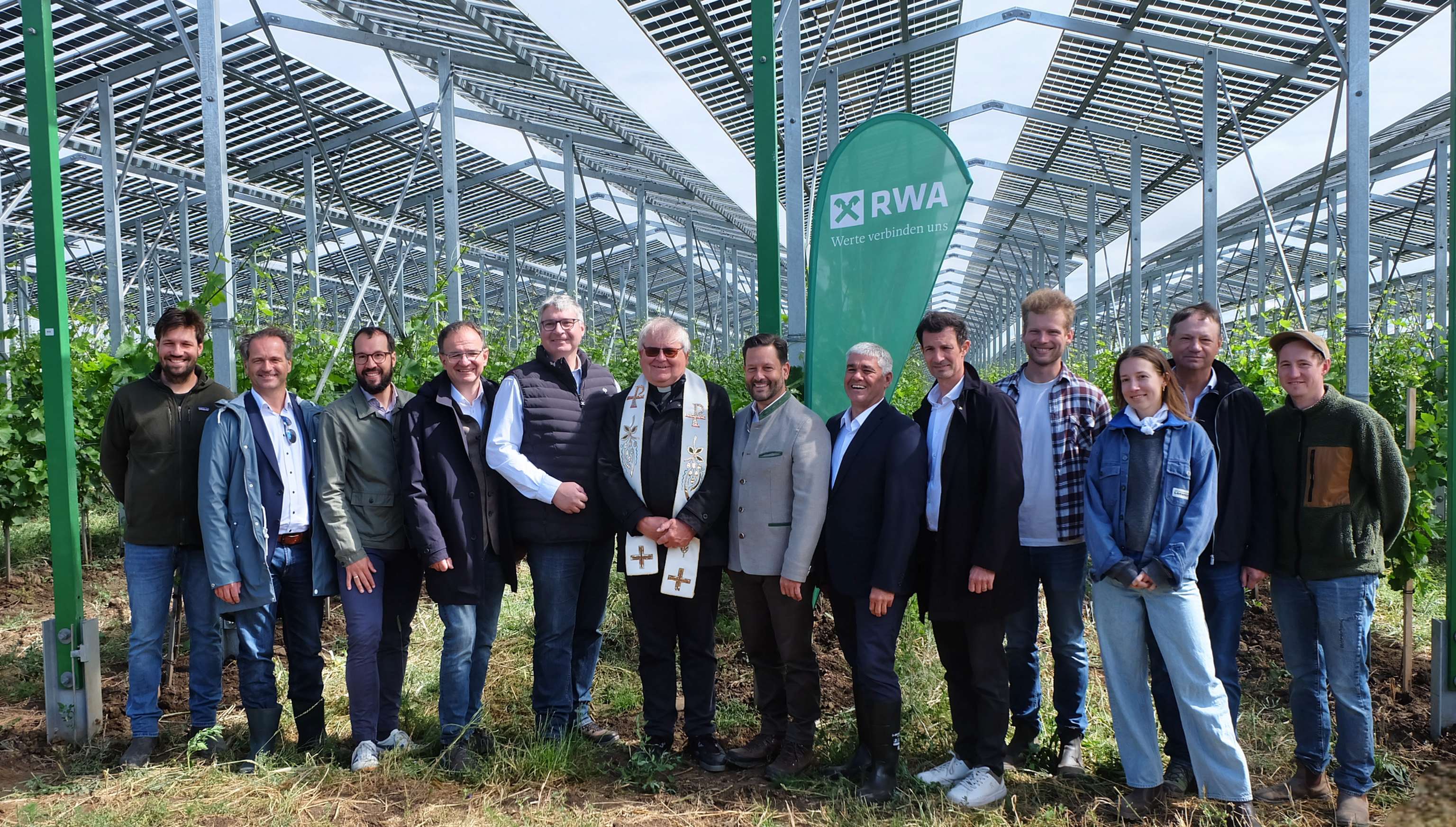 Gruppenfoto vor Agri-PV