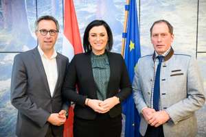 Heimische Agrarspitze, Bauernund-Präsident Georg Strasser, Landwirtschaftsministerin Elisabeth Köstinger und LKÖ-Präsident Josef Moosbrugger, sieht zahlreiche positive Inhalte im Regierungsprogramm.