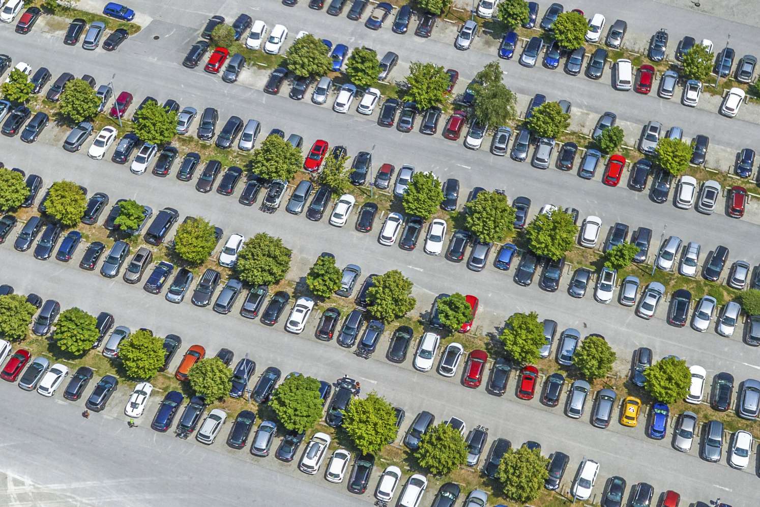 Autos auf Parkplätzen