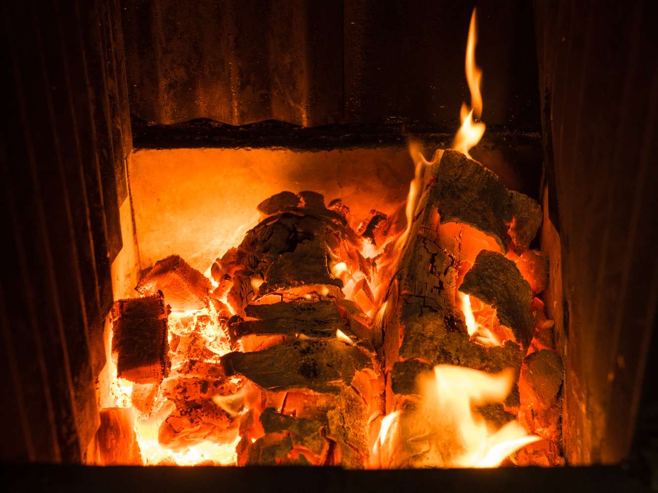 Feuer im Holzofen
