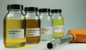 Kraftstoffe in kleinen Flaschen