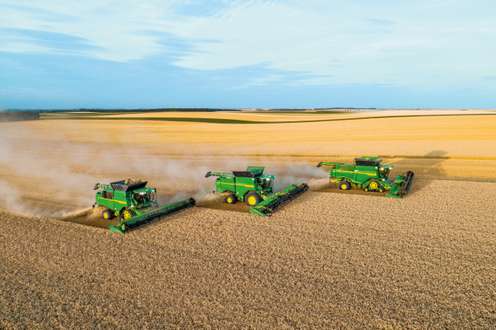 Mähdresecher von John Deere im Einsatz