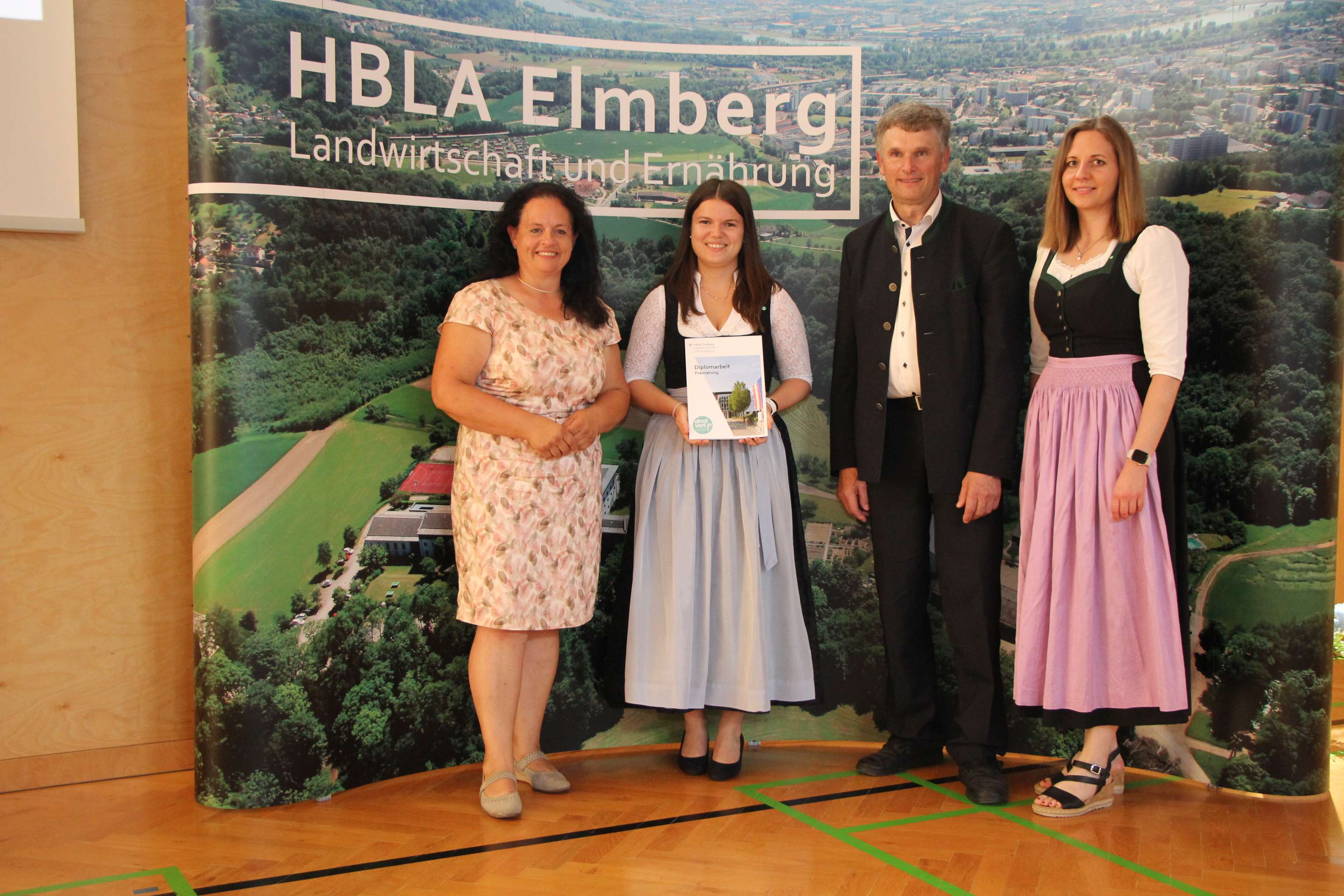 Johanna Hochrainer mit Gratulanten