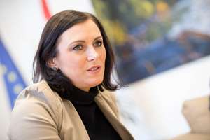 Bundesministerin Elisabeth Köstinger
