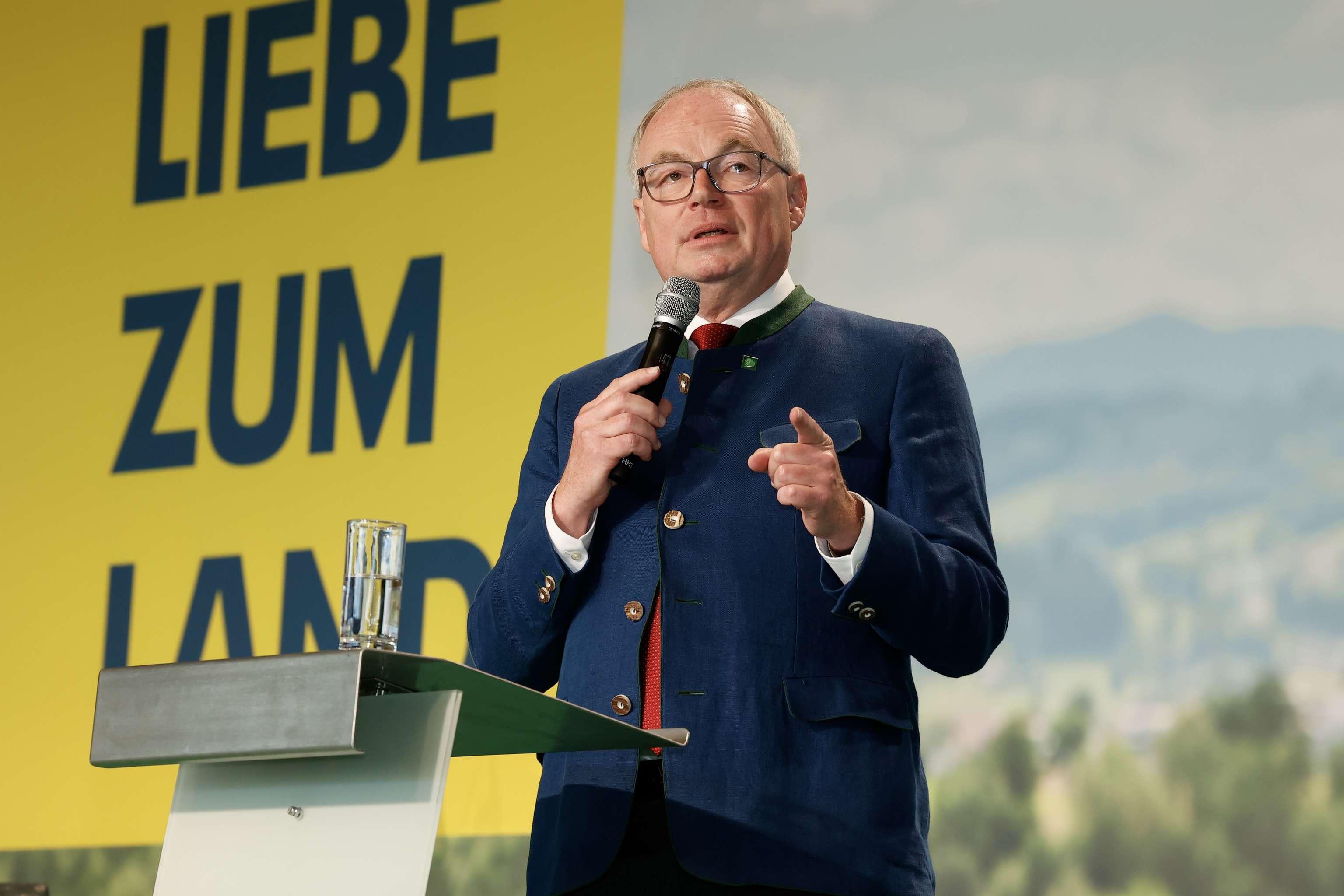 Stephan Pernkopf am Podium des Bauerntages 2026