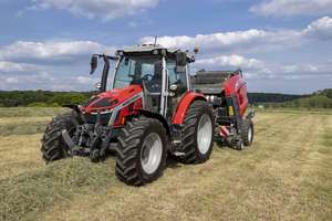 Traktor mit Presse