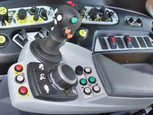 Armlehne mit LDrive und Hydraulikjoystick