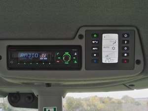 Automatische Klimaanlage und Radio mit neuer Freisprecheinrichtung