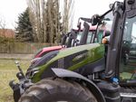 Deutlich niedrigere Motorhaube beim günen G im Vergleich zum roten Valtra N